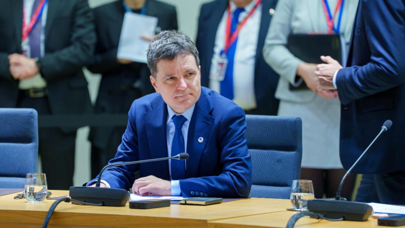 nicusor dan zice ca nu se mai duce in vizita la casa alba la inceputul anului il amana pe trump pentru la vara 697c64032bc07