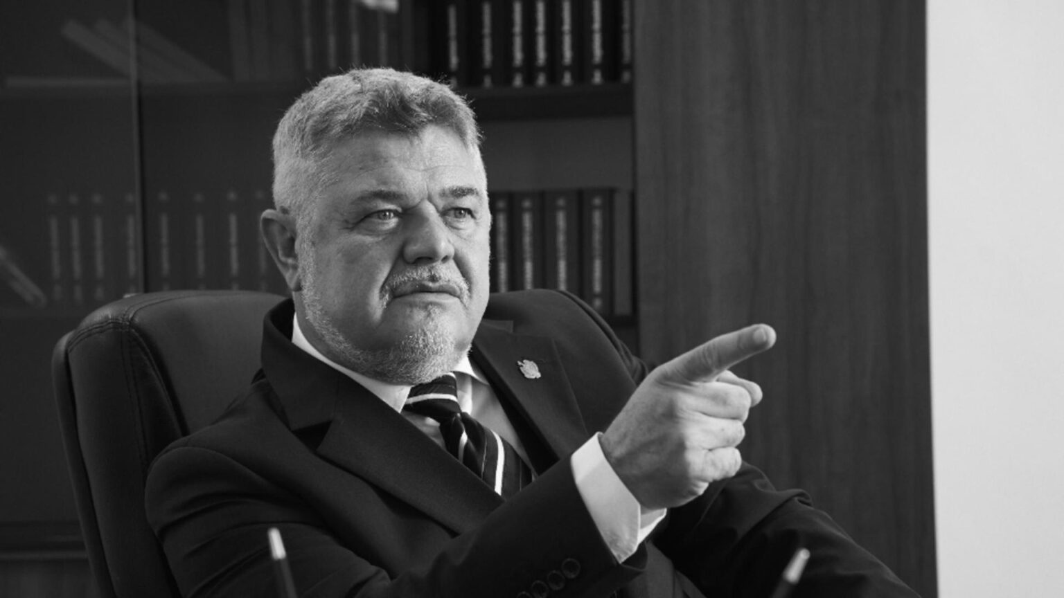 ninel peia secretarul stie primarul tace guvernul rade iar romanul plateste 69590bee7b726