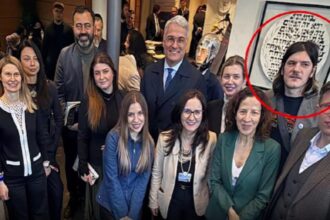 noi controverse cum a ajuns protestatarul in chiloti la davos cine l a trimis pe florin badita acolo 6973dccb782b8