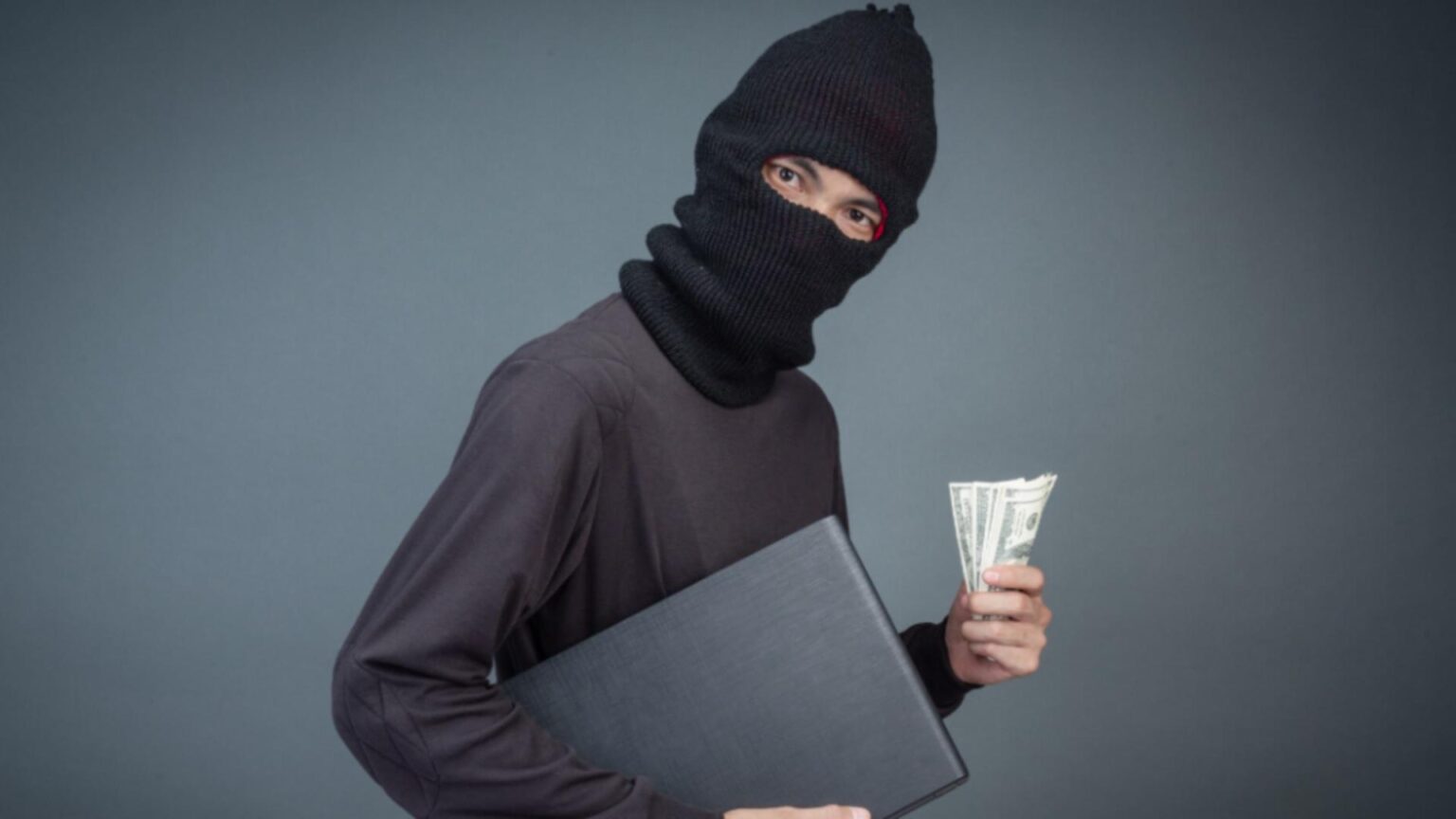 noua metoda de frauda atingerea fantoma escrocii iti pot lua banii prin simpla prezenta langa tine fara sa te atinga 696ba525af575