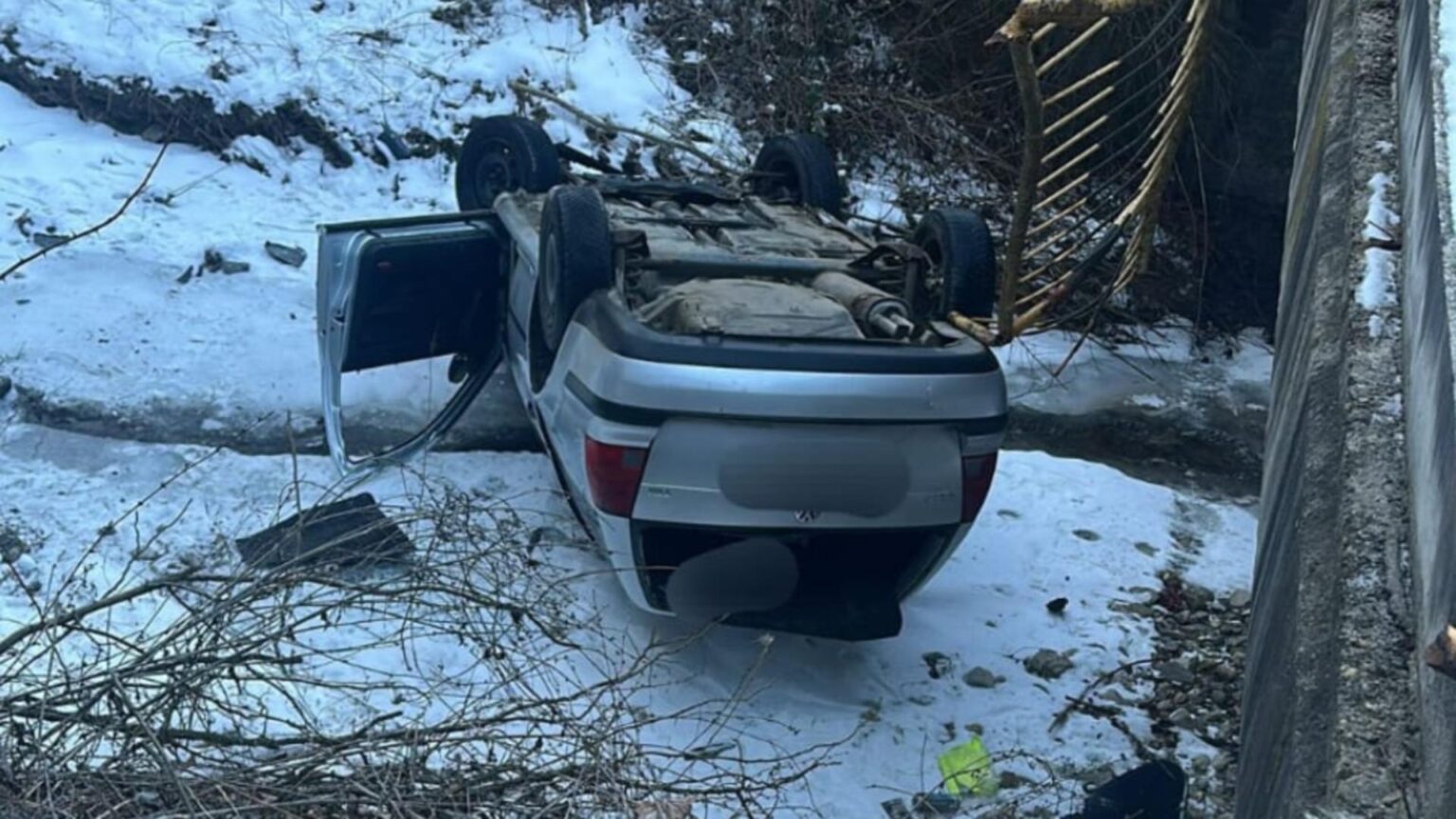 o masina in care se aflau patru persoane a cazut in albia paraului doamnei din judetul neamt care este starea victimelor 696b5c4440e61