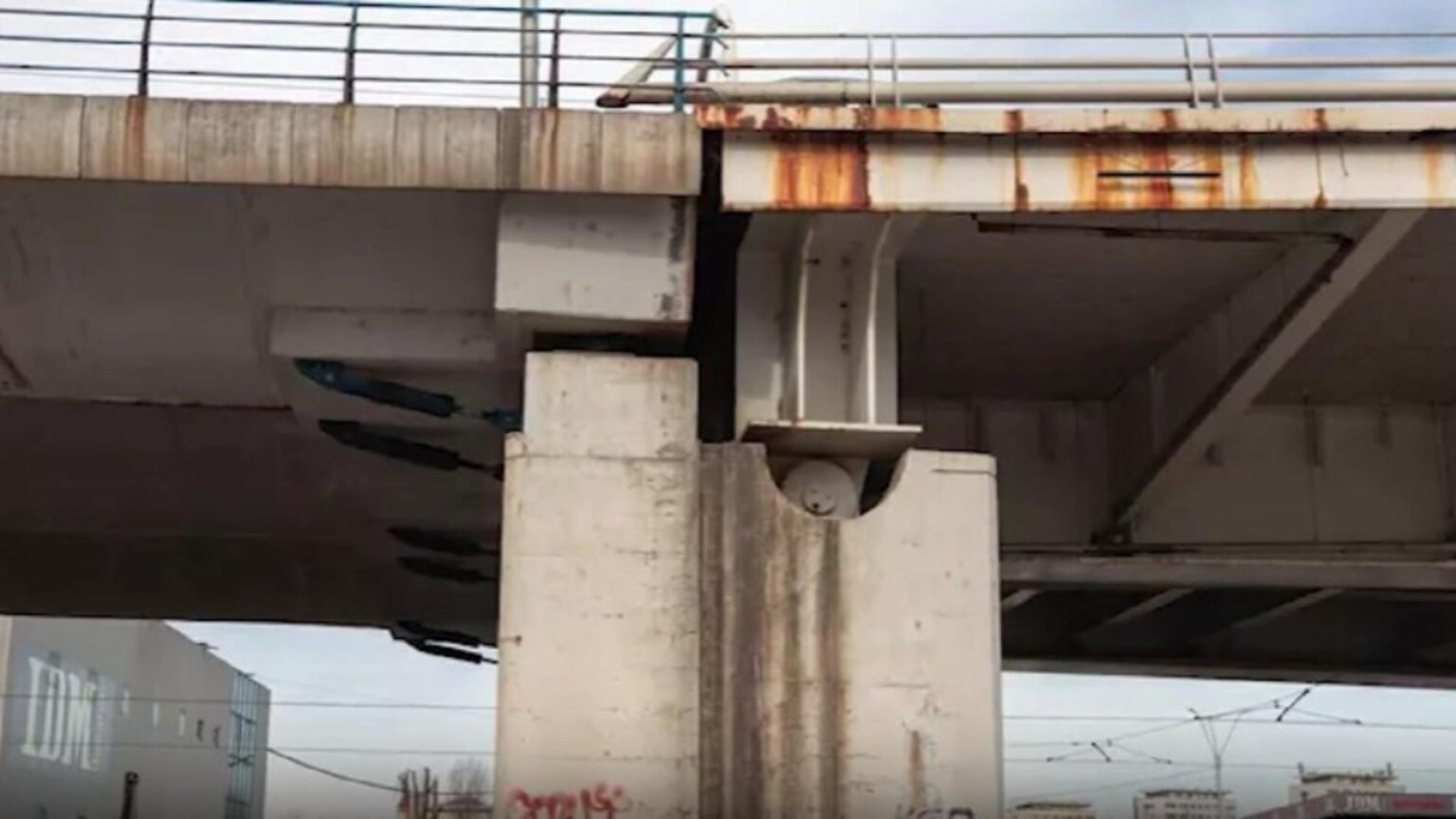 pasajul basarab bomba cu ceas uitata de primaria capitalei cel mai important pasaj din bucuresti risca sa fie inchis 697503bf66e34