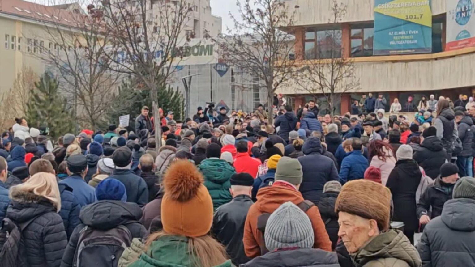 proteste in marile orase din cauza taxelor locale romanii cer dizolvarea consiliilor care le au marit birurile video 697e510ae7603