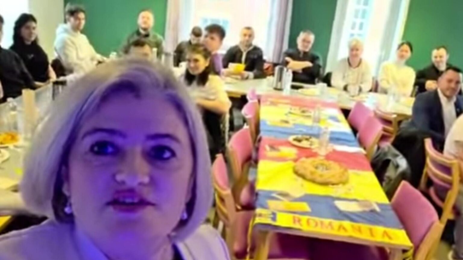 romanii din diaspora au petrecut de mica unire aur ne ajuta sa revenim acasa 6974f001a8784