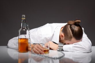 romanii revin la consumul de alcoolul ilicit din cauza majorarii accelerate a accizelor studiu 697a1b0ab2ab4