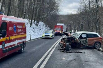 trafic blocat pe dn1 in hula bradului in judetul sibiu dupa un accident cu trei masini este necesara evaluarea medicala a victimelor 69565bb72031c