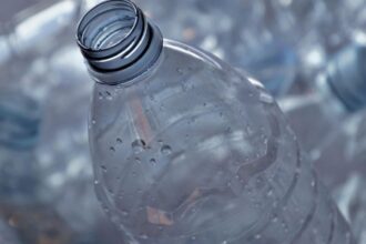 un pensionar sarman a ramas fara ajutor social dupa ce a declarat banii obtinuti din sticle reciclabile 695bbf0adaaa5