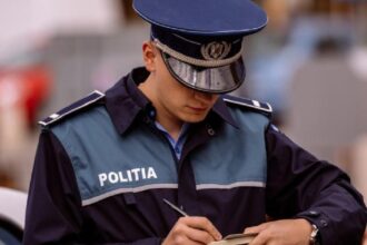 un politist din prahova arestat pentru agresiune sexuala si tentativa de viol asupra a doua femei care ii cerusera ajutorul 695f96336e341