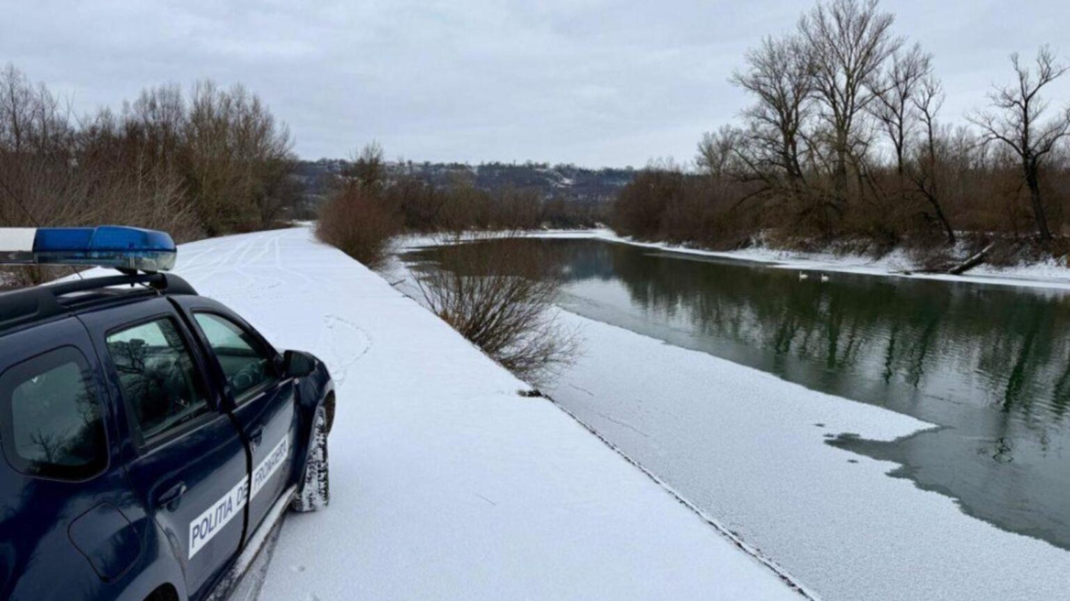un ucrainean a fost salvat de la moarte prin inghet de politistii de frontiera romani dupa ce a trecut prutul inot foto 69625d84e2f1b