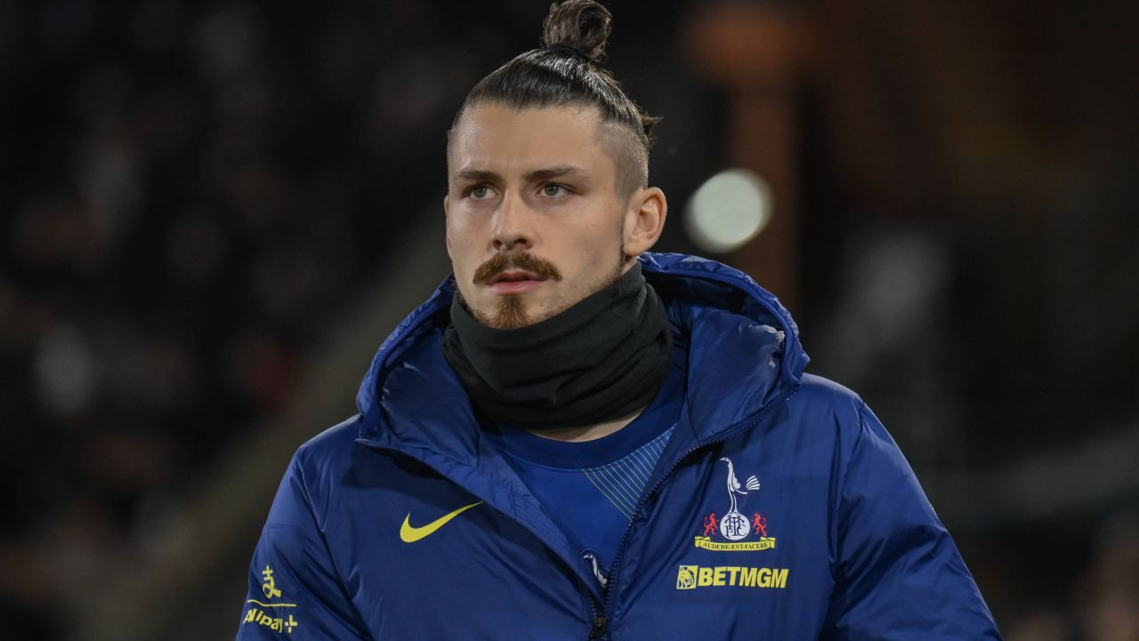 video exclusiv sa plece sfat transant pentru radu dragusin blocat pe banca la tottenham va fi greu daca o da prost 696cc188b124d