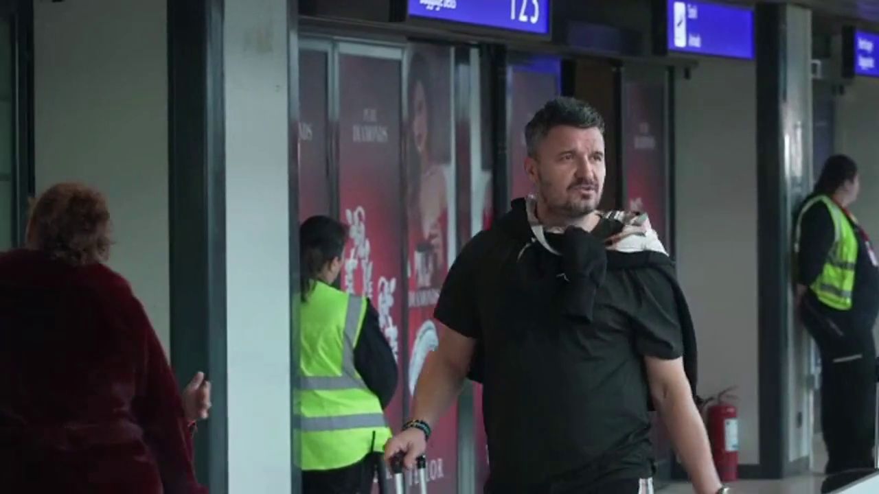 video fcsb s a intors in romania budescu alaturi de jucatorii campioanei 6968f28daeebf