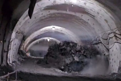 video imagini spectaculoase sapaturi in versant pe santierul autostrazii a1 sibiu pitesti lucrarile continua in ciuda vremii severe 696383adcb17e