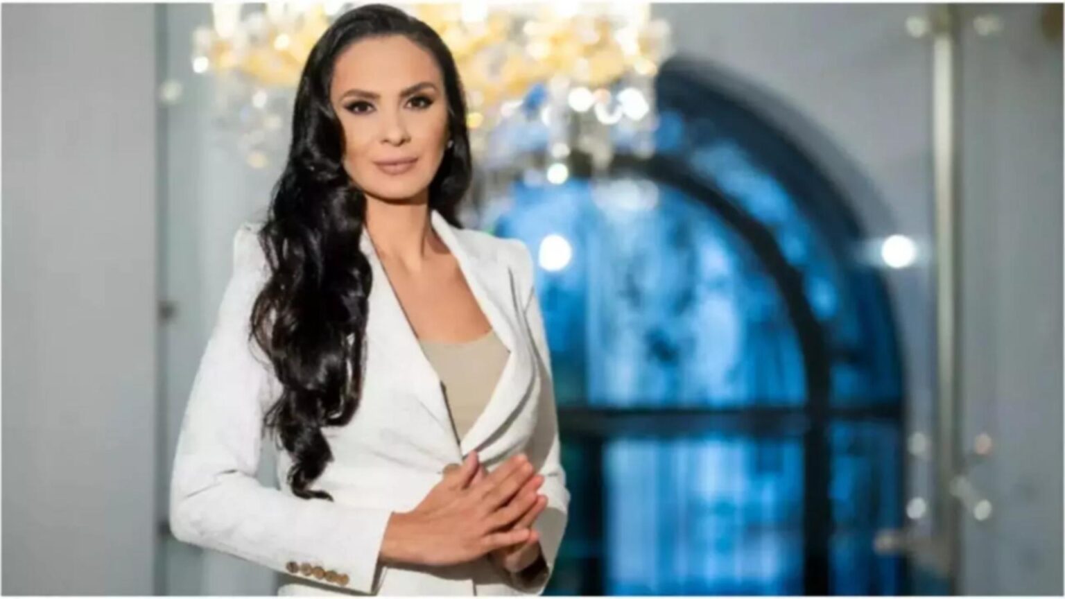 alexandra pacuraru mesaj transant petru romanii patrioti nu va mai lasati calcati in picioare luati atitudine si implicati va romania nu este de vanzare video 6983241952be1