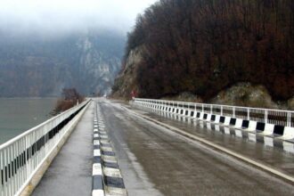 cel mai nou indicator rutier din romania si a facut aparitia in comunele si satele de pe malul dunarii 6984a94db9a68