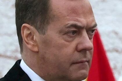 dmitri medvedev avertizeaza lumea e mai periculoasa ca oricand dar rusia nu vrea un conflict global 6980503e27aa7