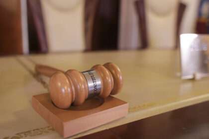 firmele nu vor mai putea fi scoase din licitatii doar pentru ca sunt anchetate penal ccr este incalcata prezumtia de nevinovatie 698351dd61109