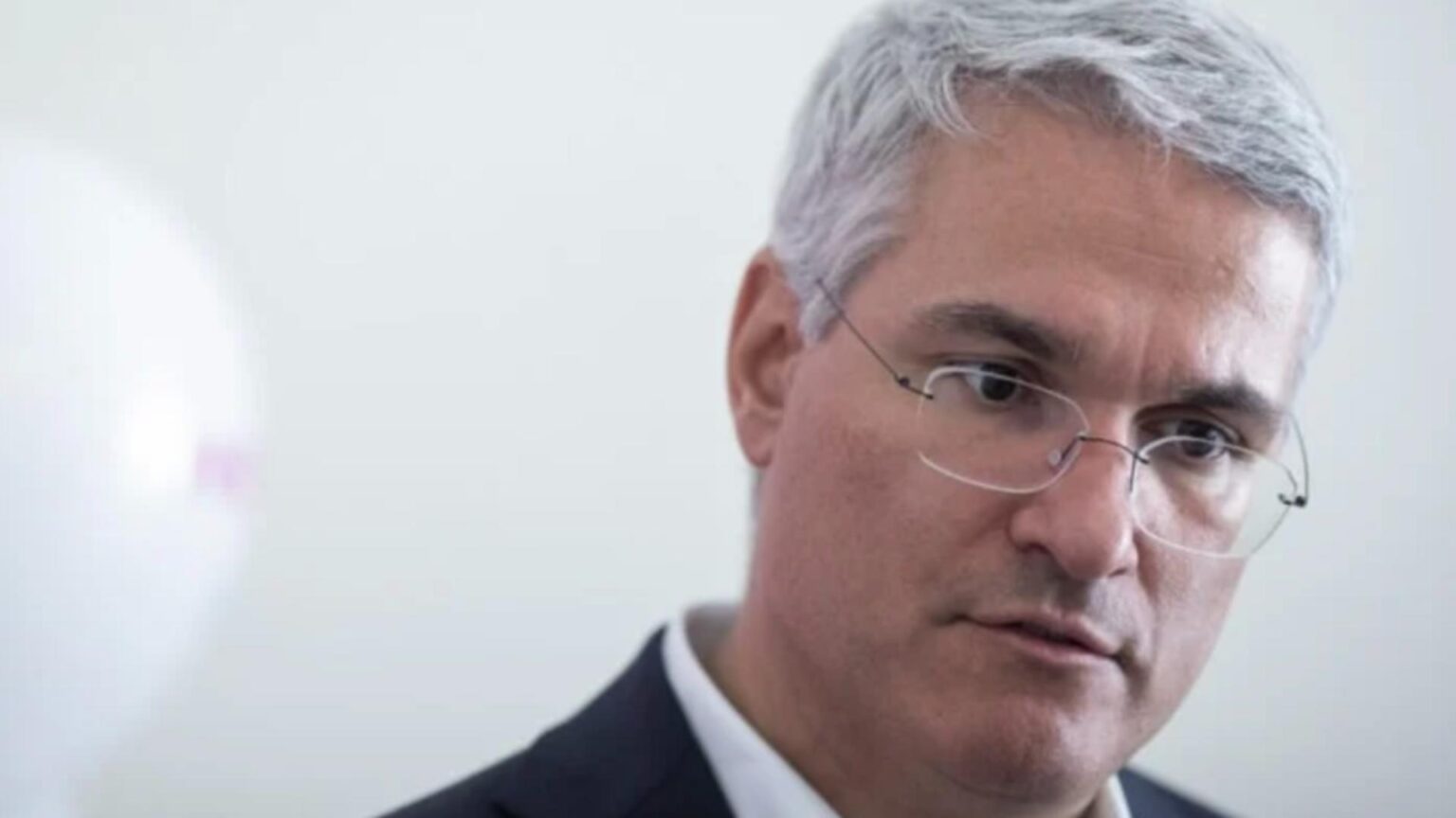 glume de lux in plina criza pislaru sare in apararea lui bolojan 6982ec3f71f4d