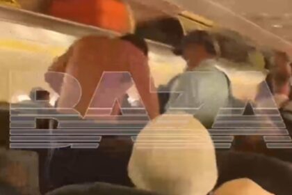 haos la 10 000 de metri un pasager beat a fortat aterizarea de urgenta intr o cursa vietnam thailanda video 6982f0ceac479