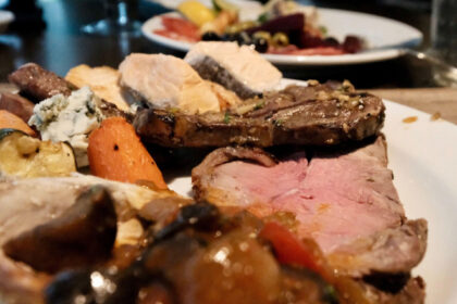 mai multi oameni care consuma carne ajung centenari decat vegetarienii explicatia unui studiu care pare sa contrazica tot ce stiam 6982d62c33edd