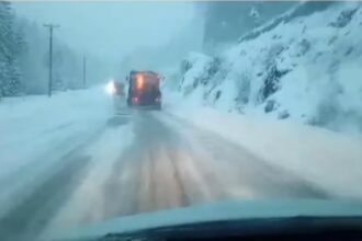 ninsori abundente in zona montana a judetului valcea avertismentul drumarilor pentru soferi video 6984c9183bcf6