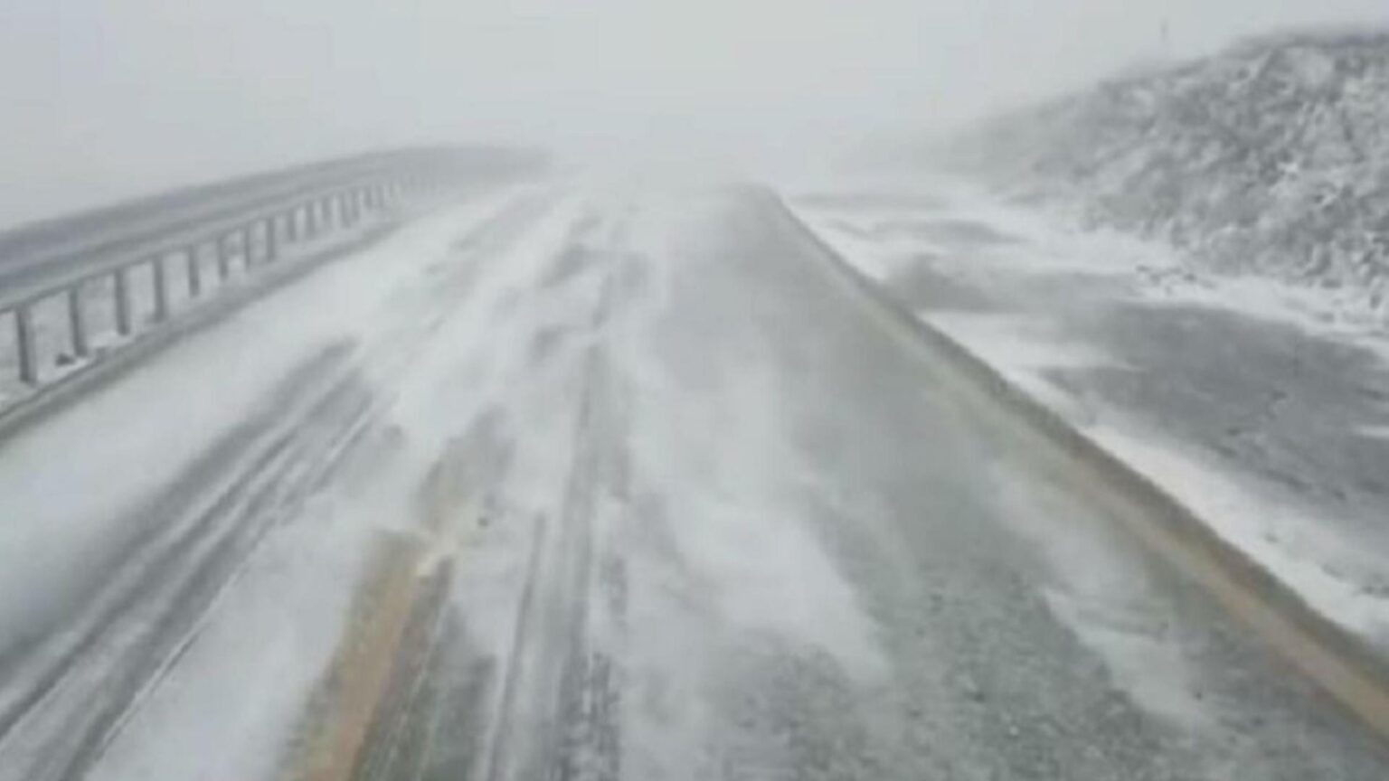 ninsori extreme in romania capitala ingropata in zapada frigul se mentine temperaturi de pana la 15 grade 69803d3f7245b