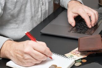 salariile romanilor printre cele mai mici din ue doar doua tari isi platesc angajatii cu mai putini bani decat noi 697fc951e94bc