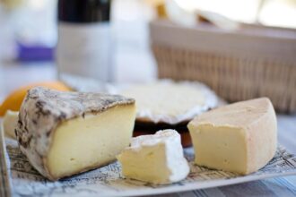 tragedie in braila un barbat a murit dupa ce a consumat branza din comert simptomele au fost confundate cu gripa 6980bbe8e835c