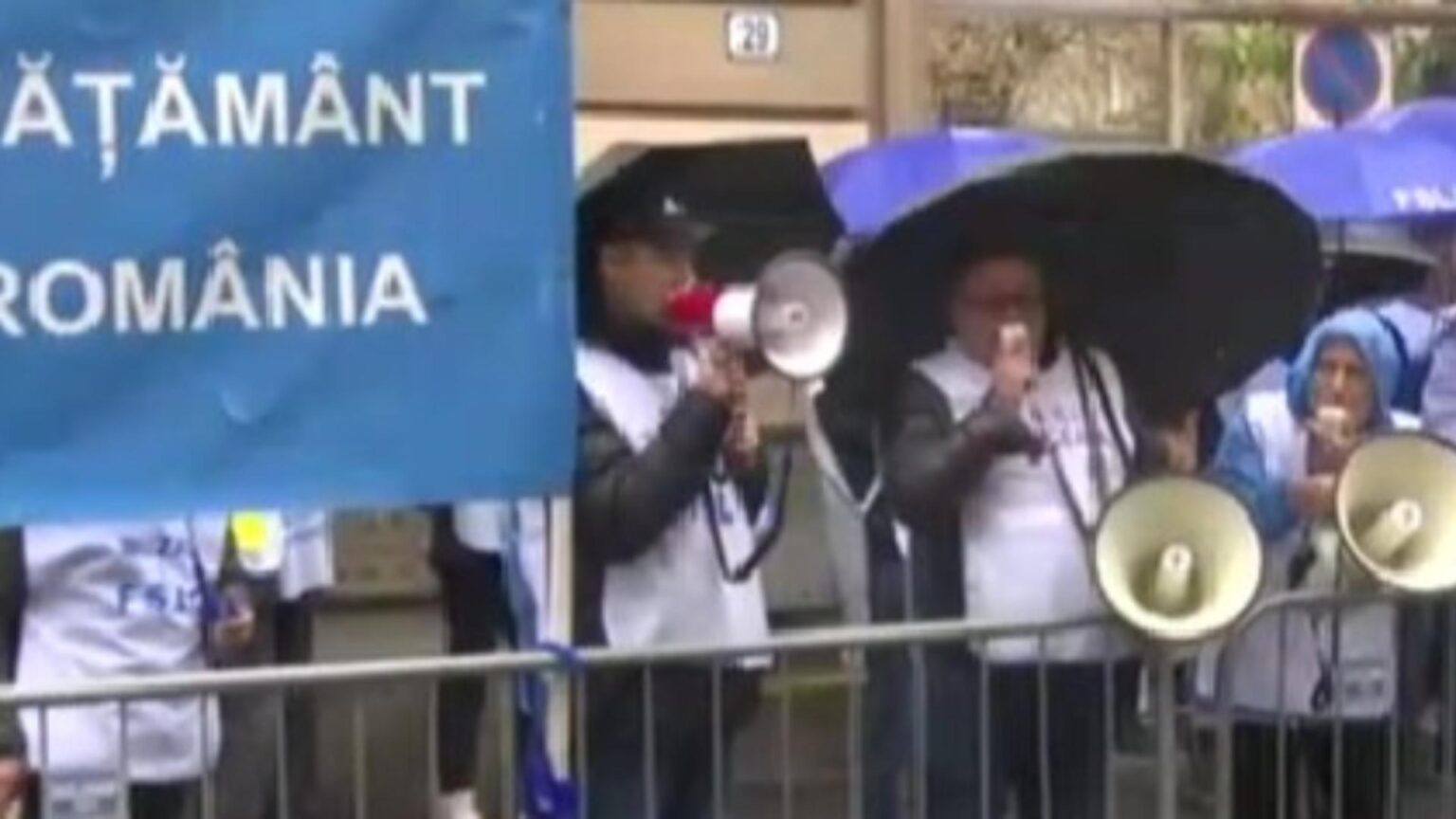 val de revolte in educatie sindicalistii avertizeaza cu greva generala principalele nemultumiri 698072378d136